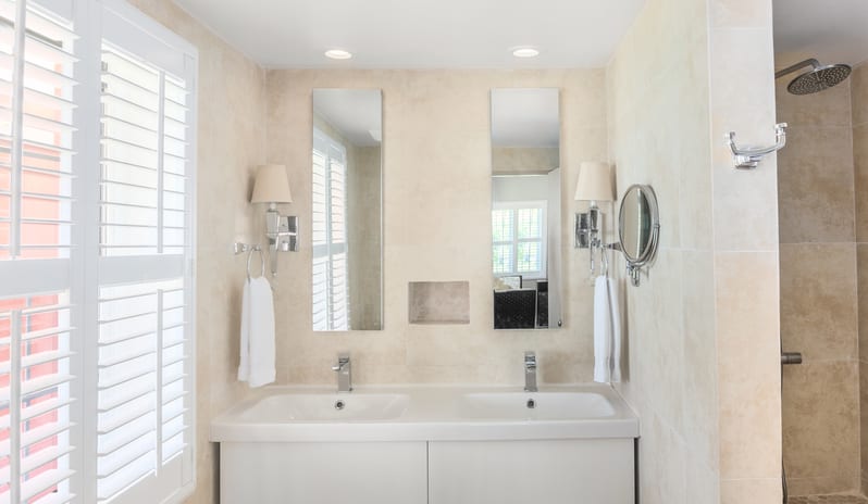 Cambridge Beaches - Two Bedroom Water View Cottage Bathroom